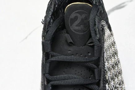 Room 23 Jordan Trophy Black 0806